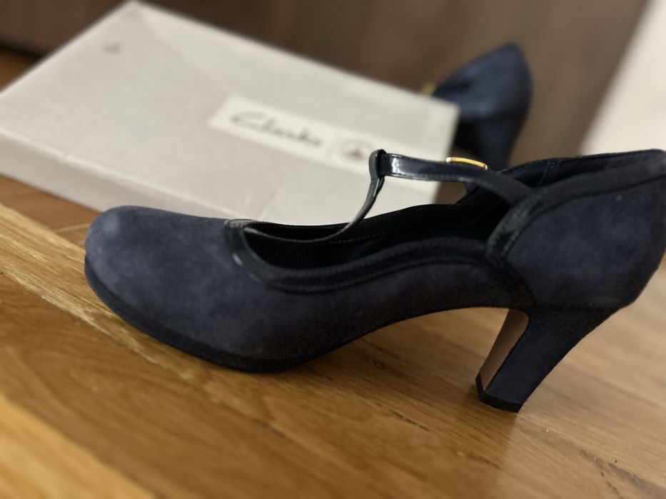Елегантни токчета на Clarks, размер 38