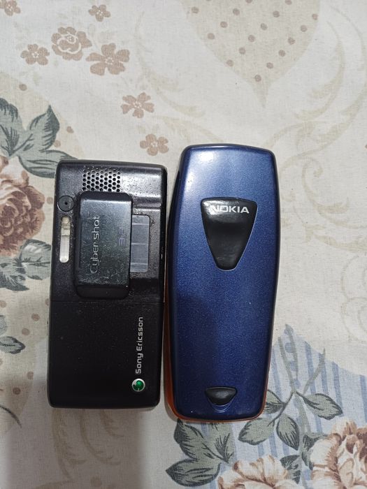 Nokia 3510 i si Ericsson k800i