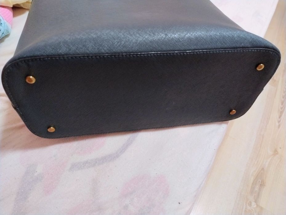 Дамска чанта с големи дръжки