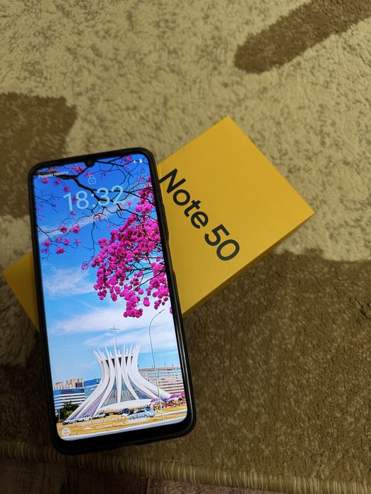 Сотовый телефон real me