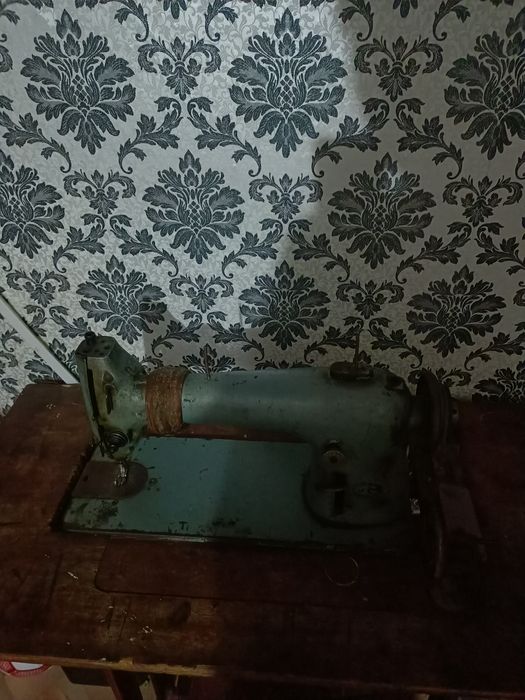 Продам швейную машинку