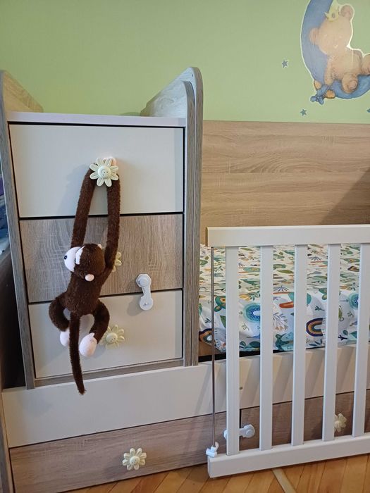 Продавам трасформираща бебешка кошара