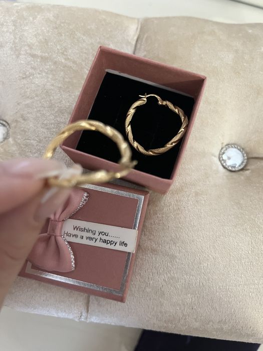 Продам золотые серьги 750 пробы