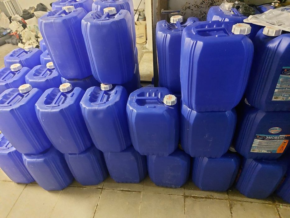 Продам канистры 20 л
