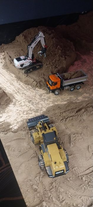 Экскаватор самосвал погрузчик  Масштаб 1:14