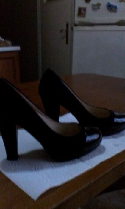 Обувки с лачено бомбе