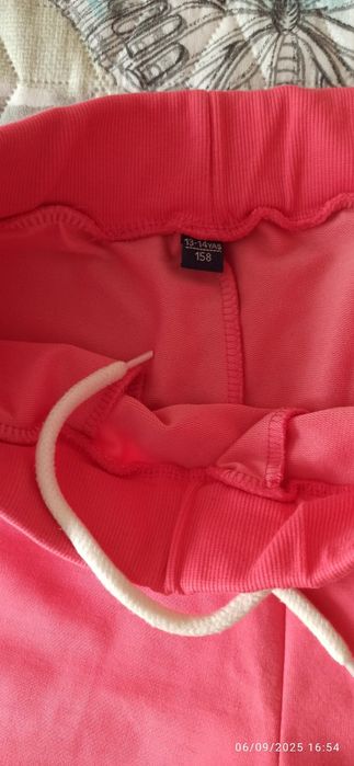 Продавам момичешки екип адидас