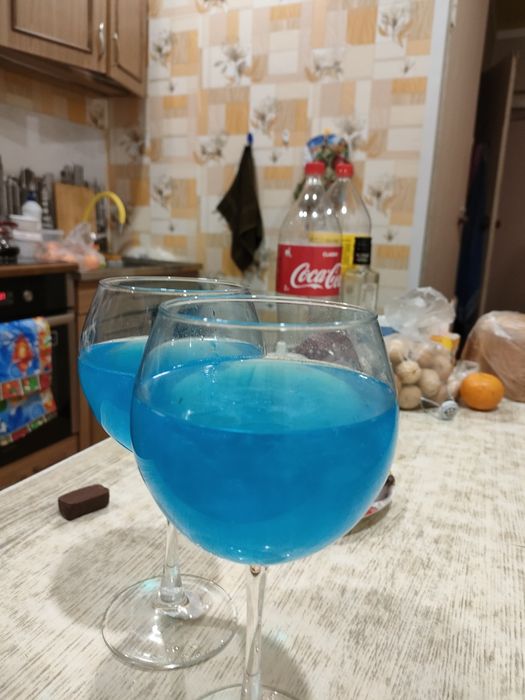 Продам кухонный стол 95; 60;76.