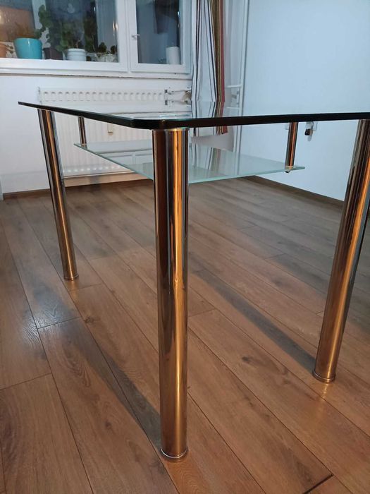 Стъклена трапезна маса