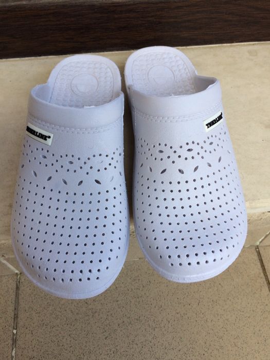 Бели чехли (гумени)