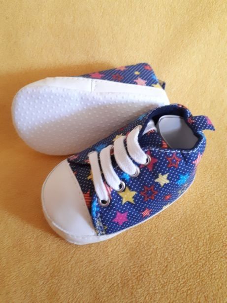 Кроссовки - пинеткидля малыша