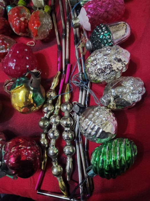 Игрушки  на ёлку  и коллекционные.