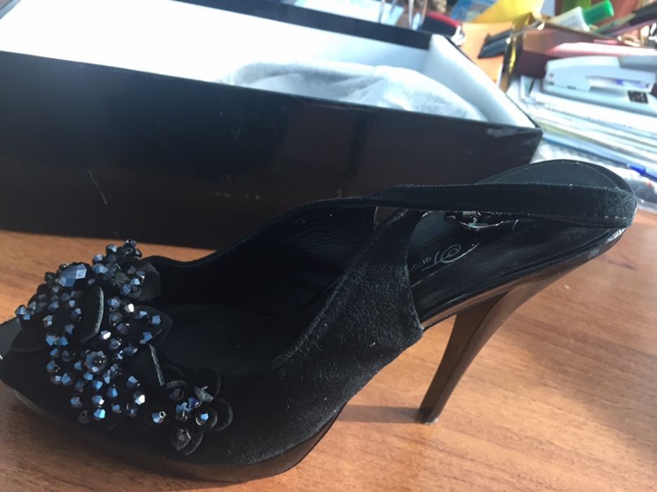 Туфли вечерние отличного качества и бренда
