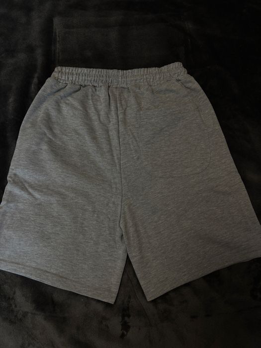 Pantaloni esentials,pret negociabil