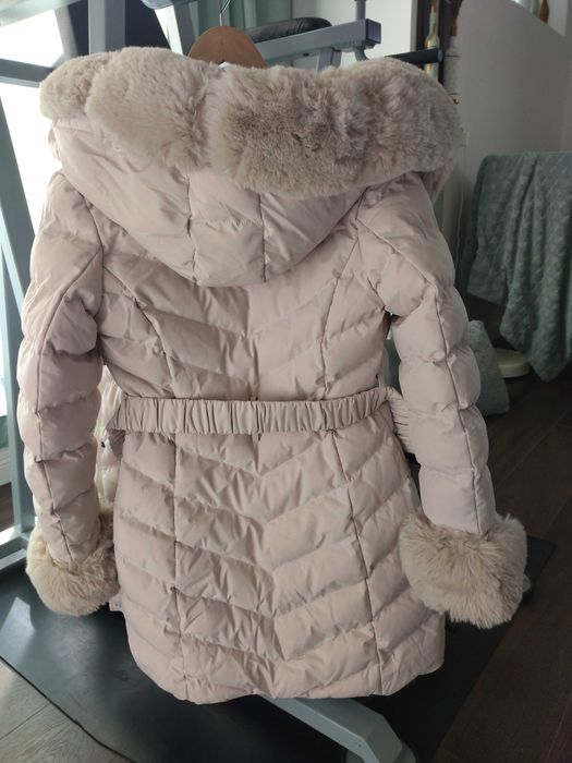 Дълго дебело зимно яке с качулка и свалящ се екологичен косъм