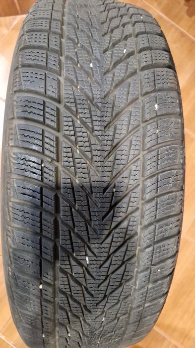 Vând set 4 anvelope de iarnă premium Goodyear UltraGrip Performance 3
