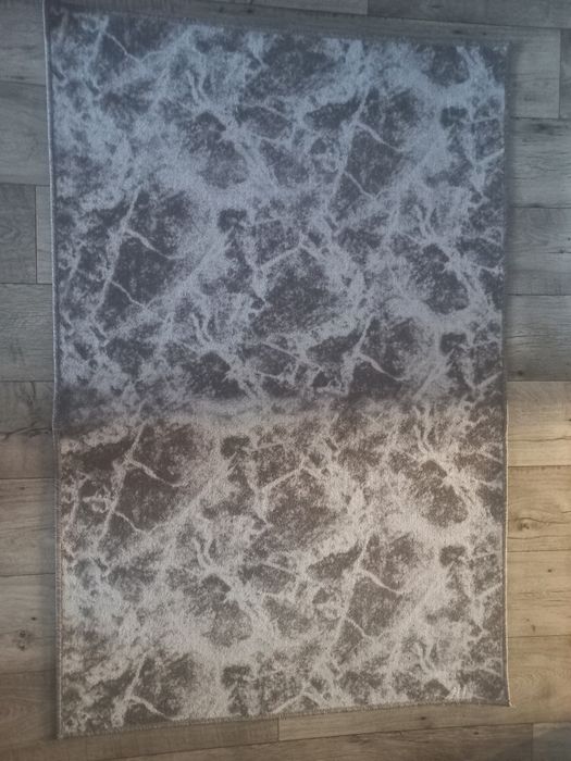 Продам ковёр  новый за 3000