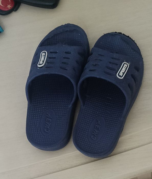 Продам детские сланцы