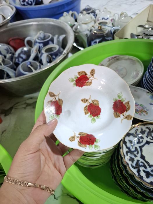 Idishlar sotiladigan choyxona uchun.