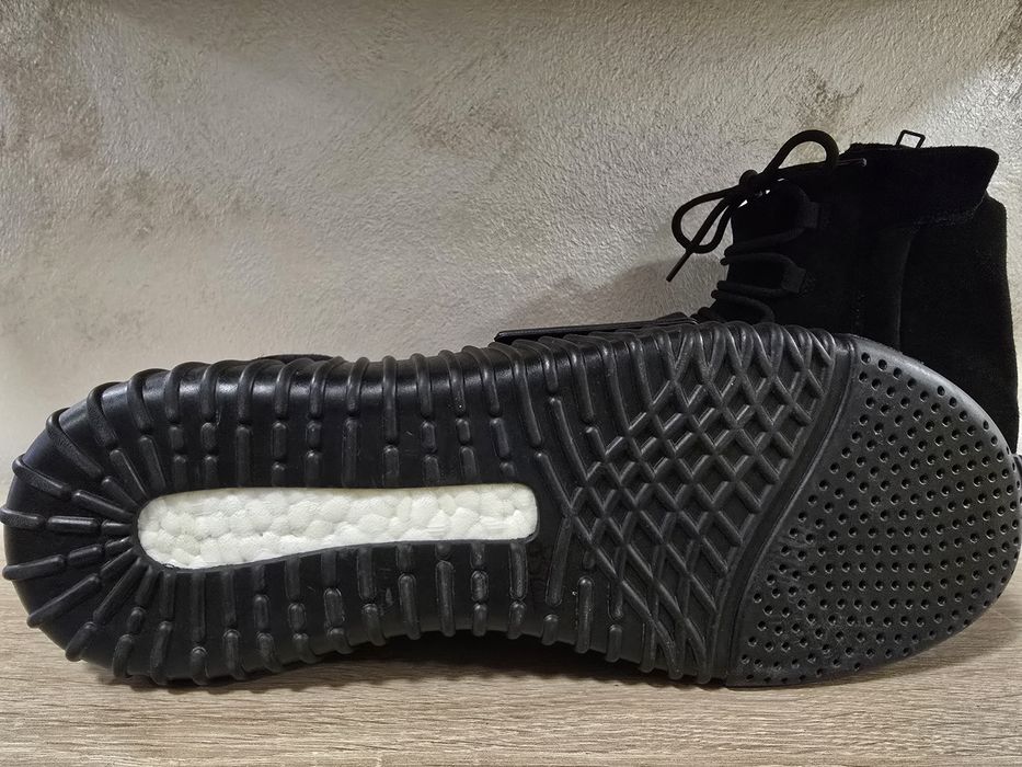 ADIDAS YEEZY 750 Triple Black