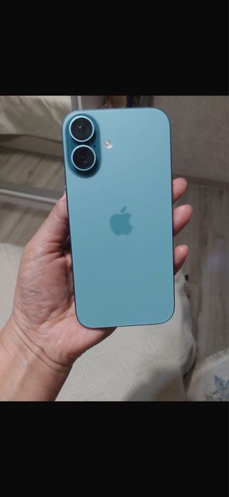 Продам Айфон 16, цвет бирюза