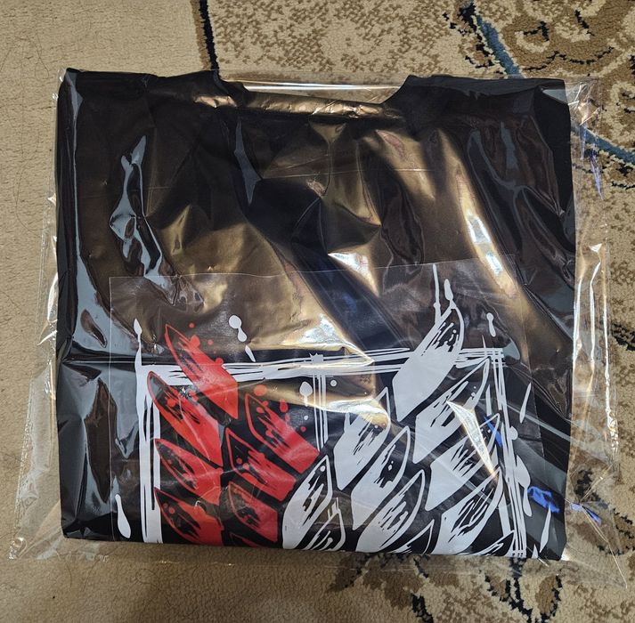 Футболка мужская базовая, Черный с емблемой Атаки титанов