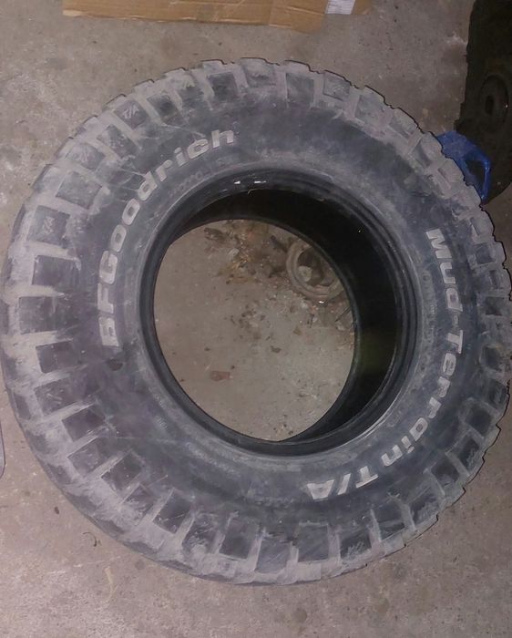 Шины 2шт. m/t 305/70/16