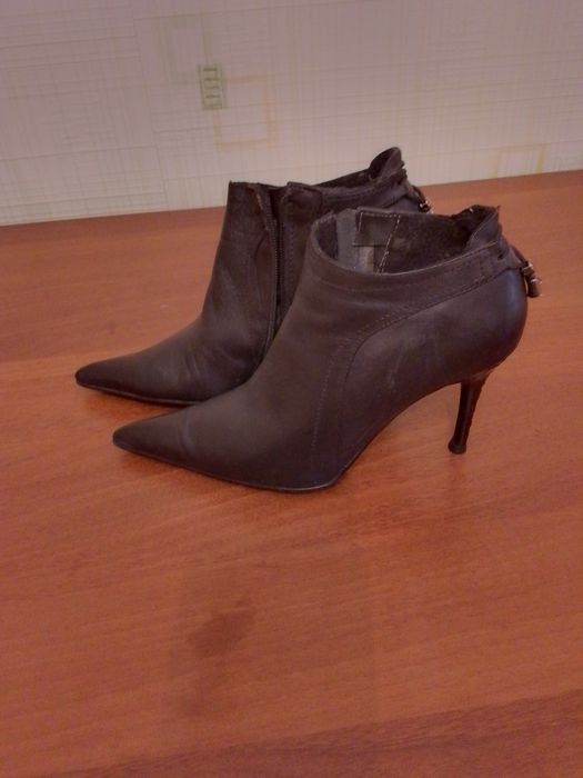 Продаю натуральная кожа полусапожек поралон р 37.