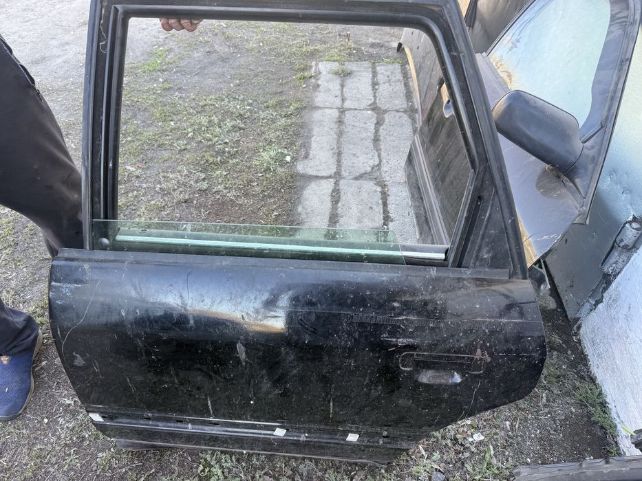 Продам двери на ауди с4