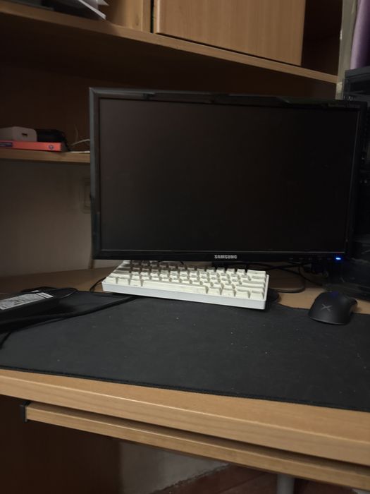 Монитор Samsung DisplayPort