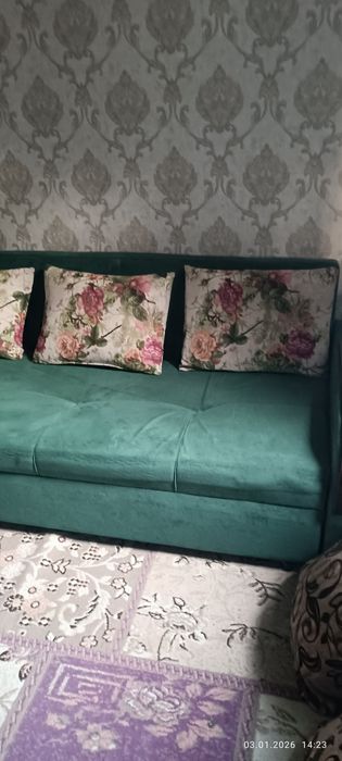 Диван угловой продам