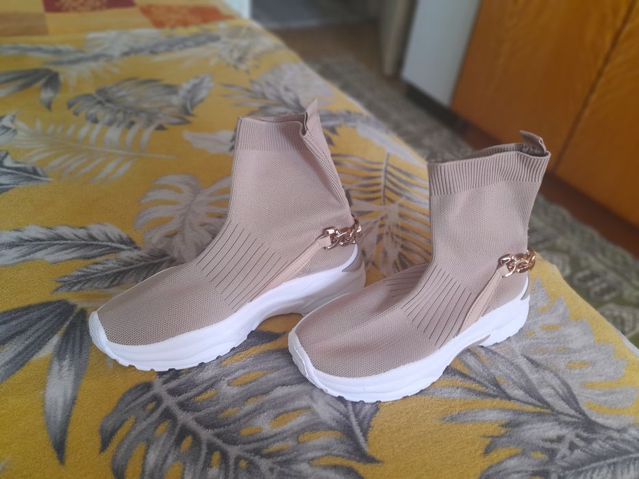 Дамски спортни обувки