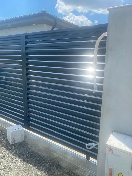 Porti diferite modele