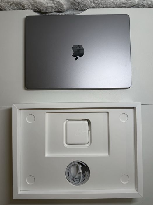 MacBook Pro M3 14, 512GB 8GB