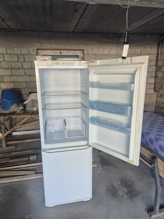 Холодильник Бирюса
