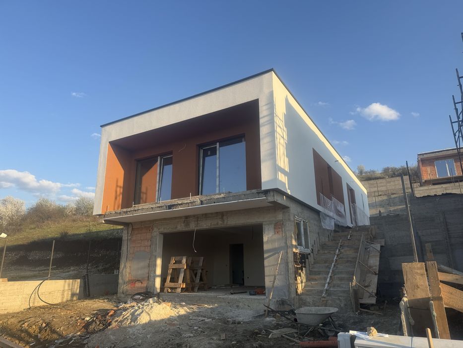 Vand casa Dezmir - zona Planoarelor