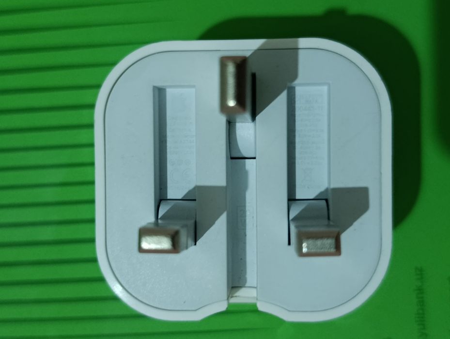 iPhone Orginal quvatlagich sotiladi