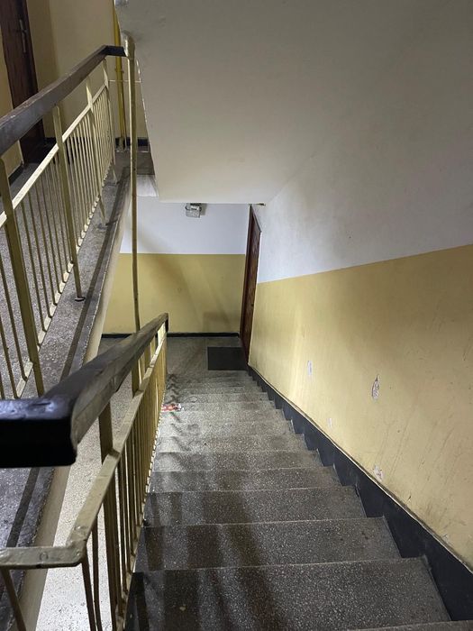 Garsoniera, etaj 1, Razboieni