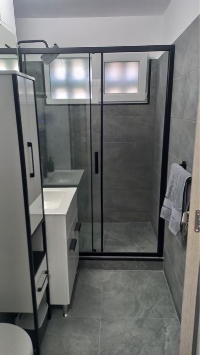 Apartament 2 camere, balcon la etajul 1 de inchiriat