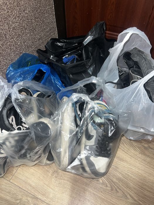 Б/у кроссовки  36-37-38отдам бесплатно,