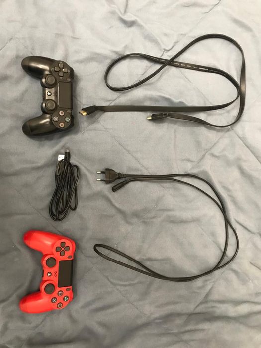 PS 4 slim в отличном состояний.