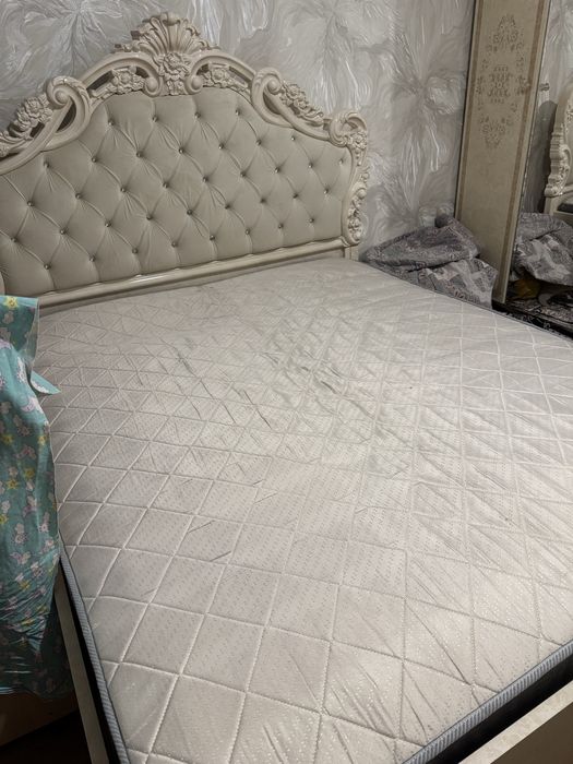 Продам кровать отдам с матрасом вместе