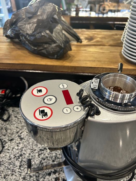 Кафемелачка Mazzer  Jolly