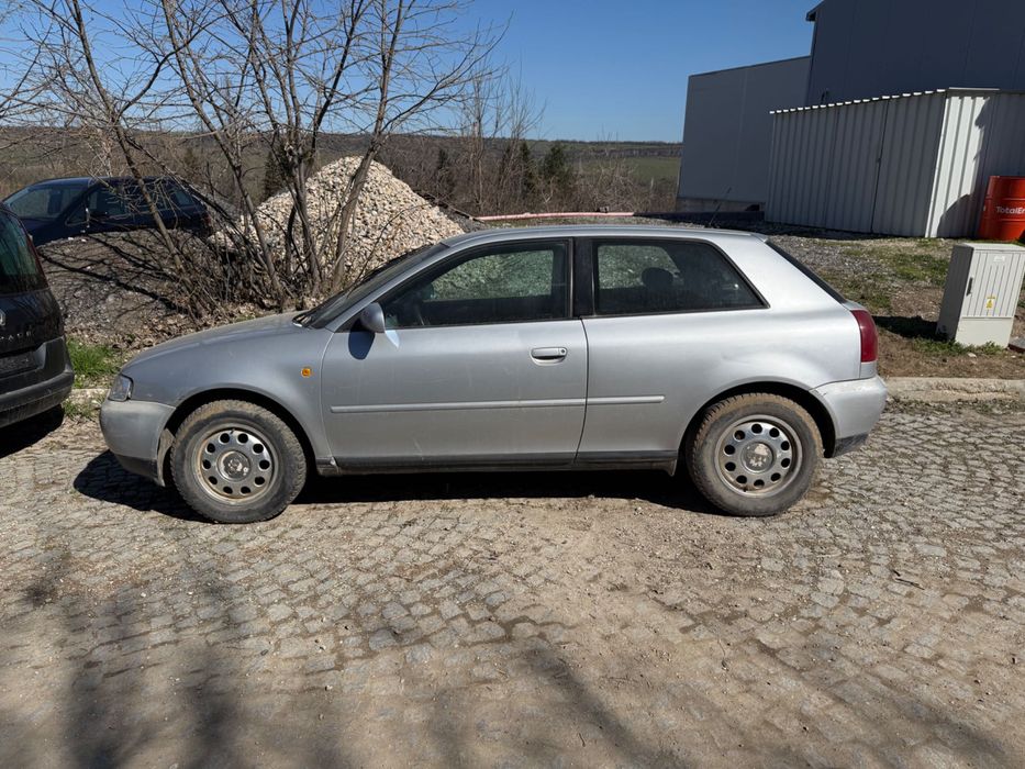 Ауди А 3 бракувано 1,6 газ бензин