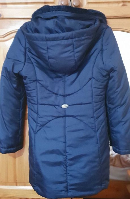 Зимно яке с качулка и пухена яка