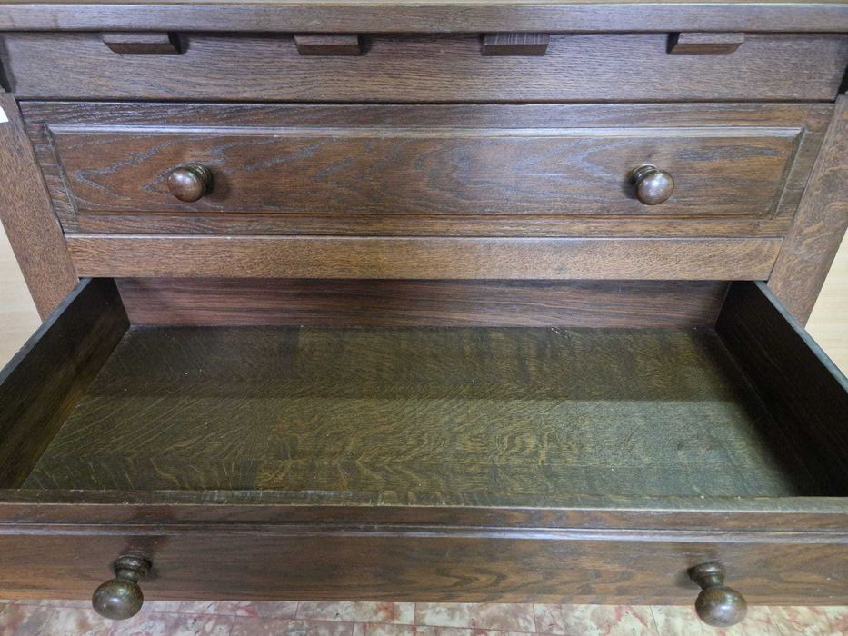 Дъбов скрин с три чекмеджета