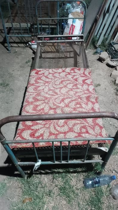 Sim karovatlar sotiladi