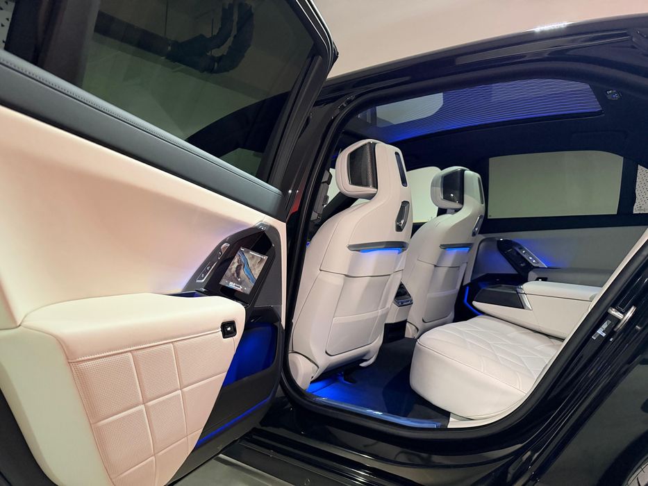 BMW SERIA 7 - 740d xDrive m-paket pro l individual l usi electrice I sky