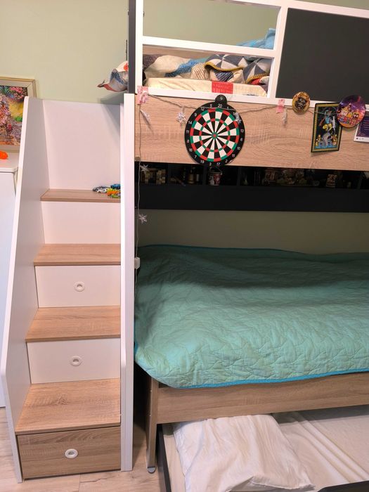 Двуетажно детско легло с бюро