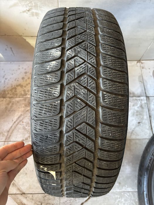 Anvelope de iarna Pirelli 235 55 R19